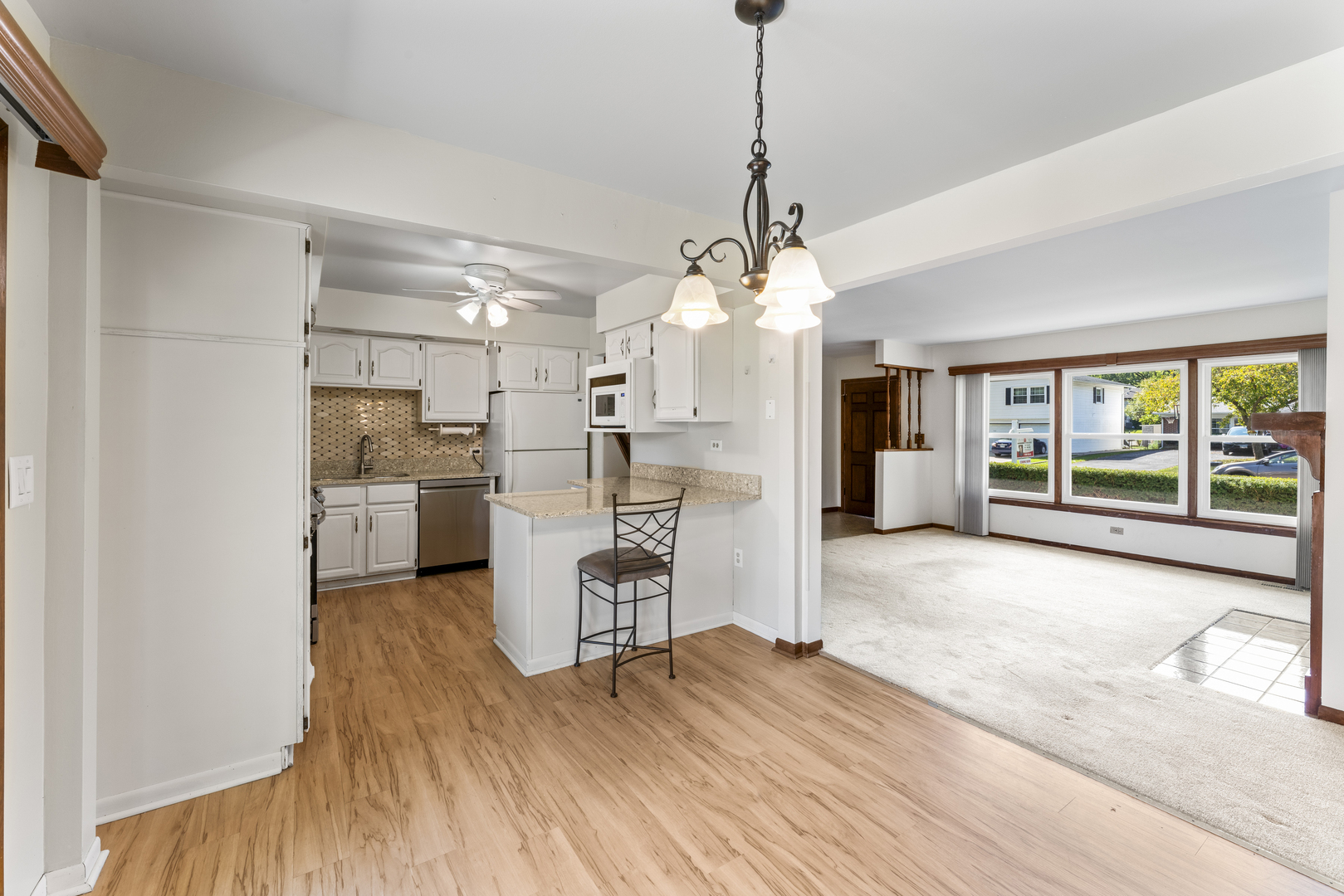 7843 Kensington Lane, Hanover Park, IL 60133