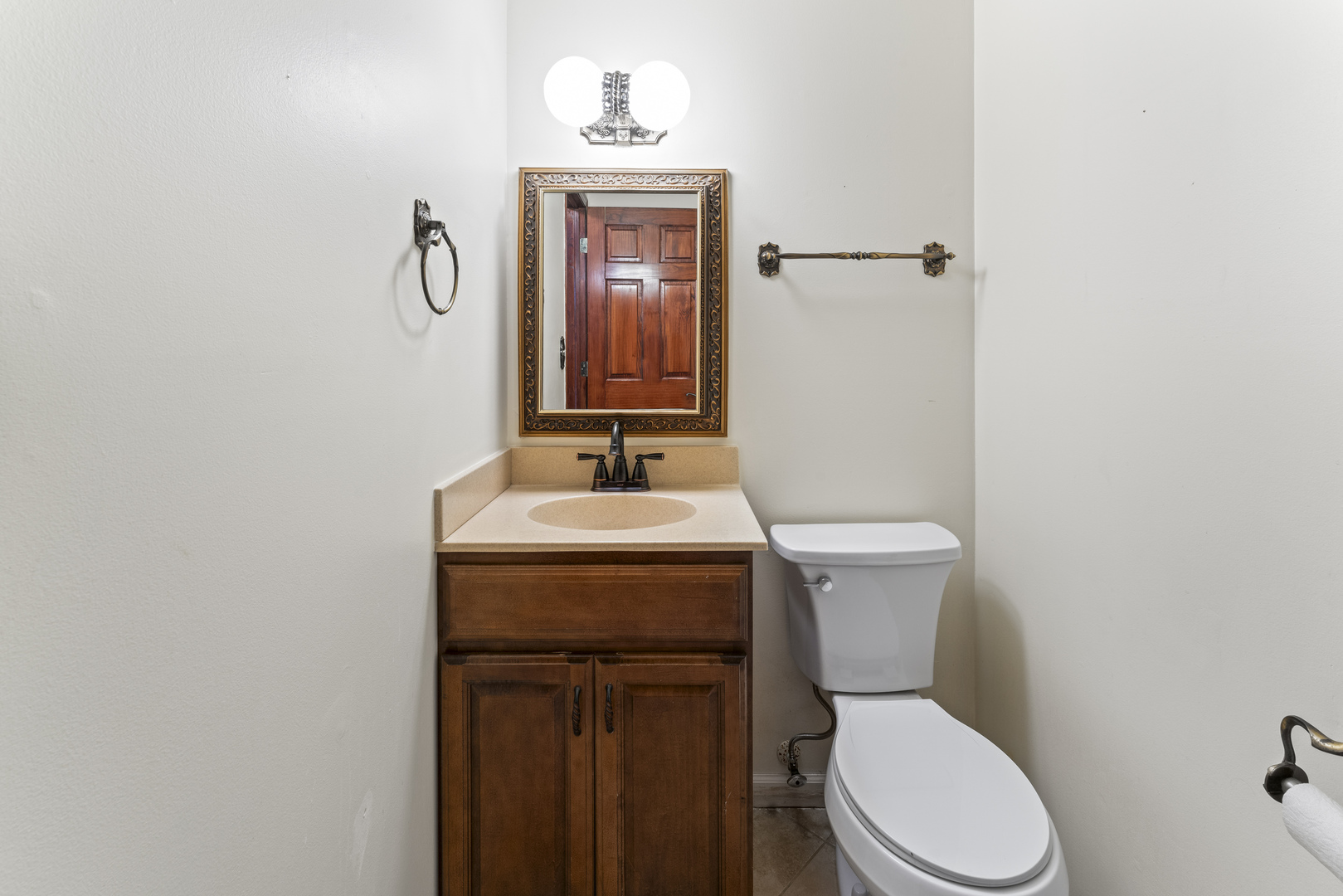 7843 Kensington Lane, Hanover Park, IL 60133