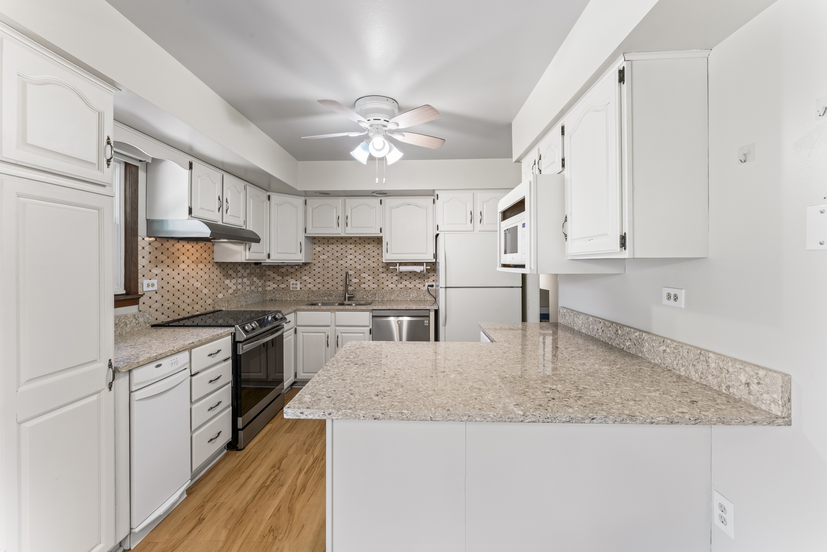 7843 Kensington Lane, Hanover Park, IL 60133