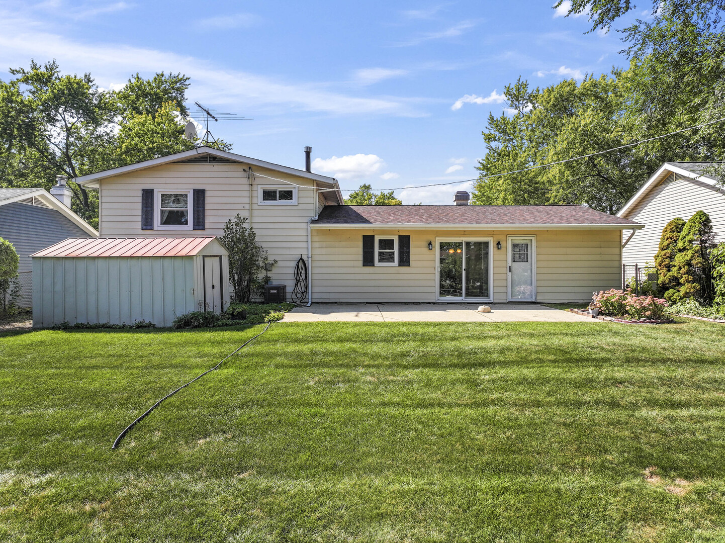 7843 Kensington Lane, Hanover Park, IL 60133