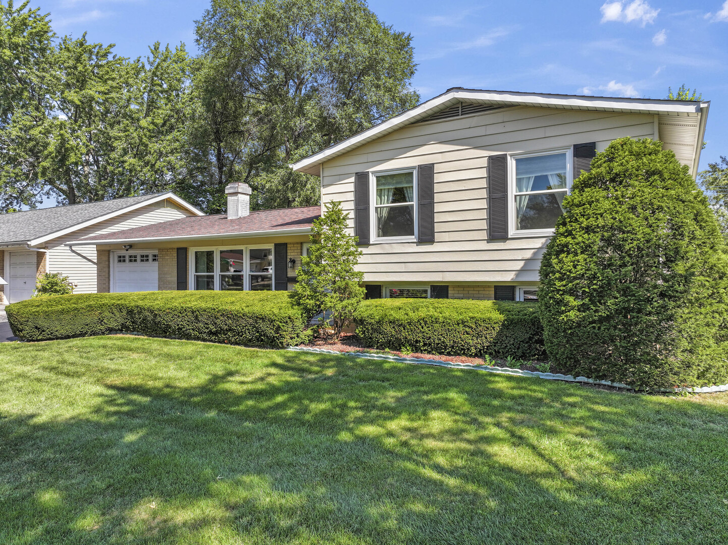 7843 Kensington Lane, Hanover Park, IL 60133