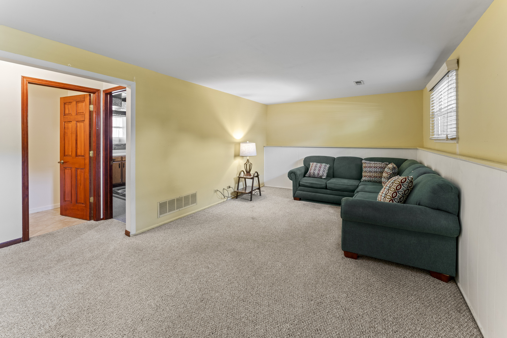 7843 Kensington Lane, Hanover Park, IL 60133