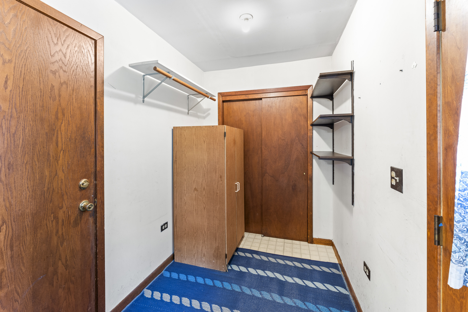 7843 Kensington Lane, Hanover Park, IL 60133