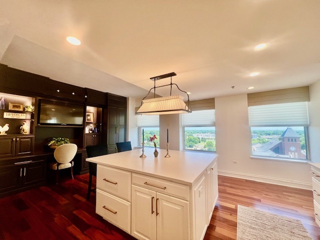 77 S Evergreen Avenue #1103, Arlington Heights, IL 60005