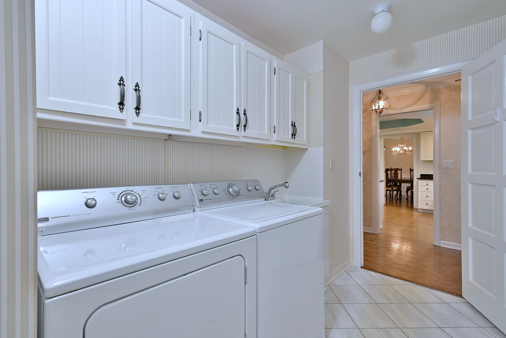 6 Oak Brook Club Drive #J102, Oak Brook, IL 60523