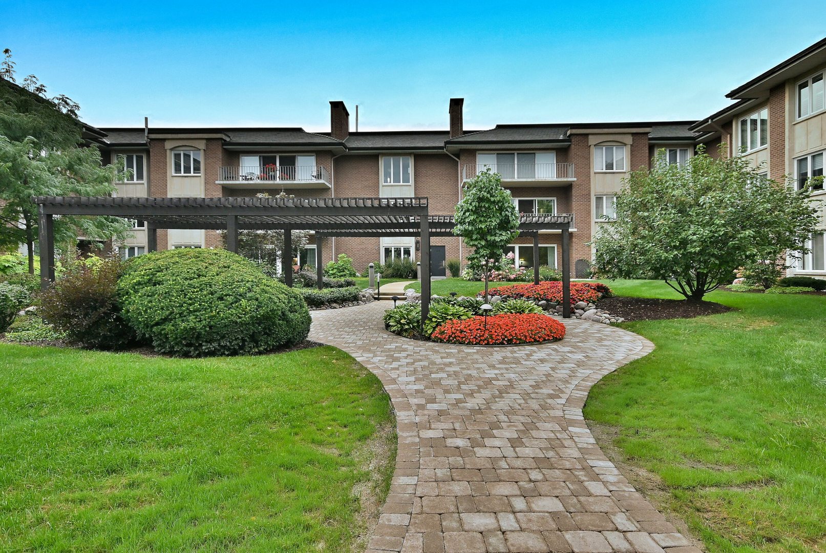 6 Oak Brook Club Drive #J102, Oak Brook, IL 60523