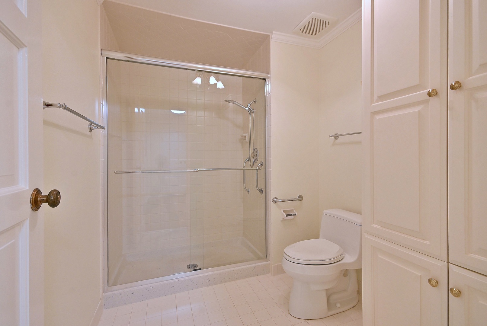 6 Oak Brook Club Drive #J102, Oak Brook, IL 60523