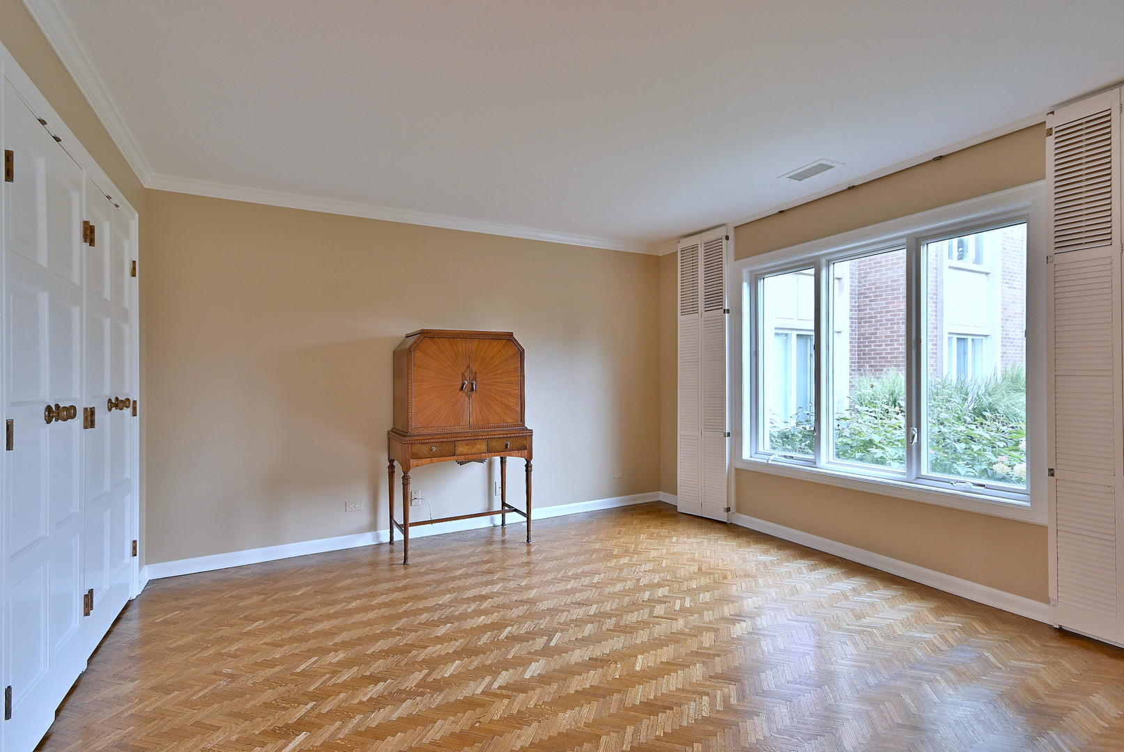 6 Oak Brook Club Drive #J102, Oak Brook, IL 60523