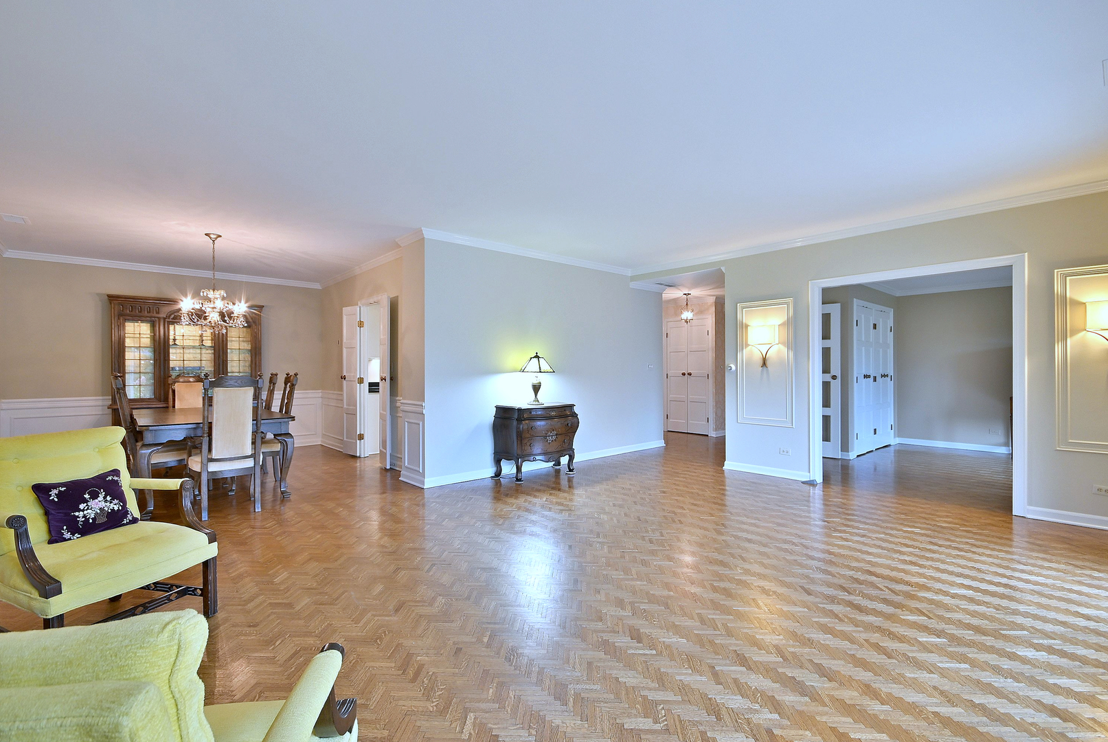 6 Oak Brook Club Drive #J102, Oak Brook, IL 60523