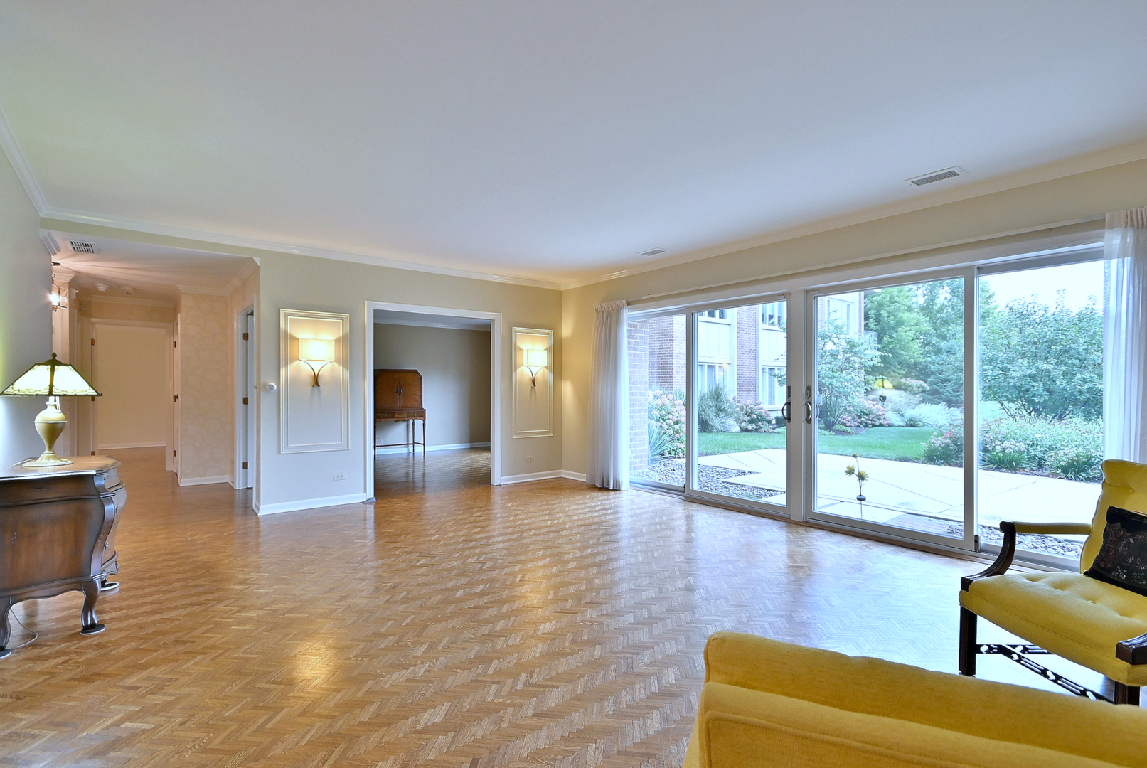 6 Oak Brook Club Drive #J102, Oak Brook, IL 60523