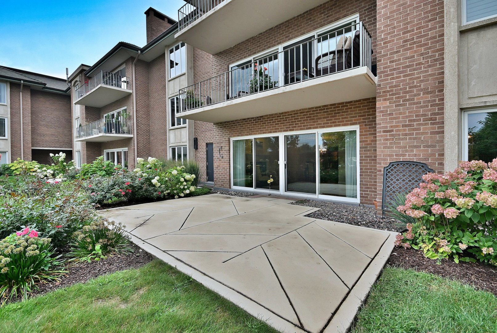 6 Oak Brook Club Drive #J102, Oak Brook, IL 60523