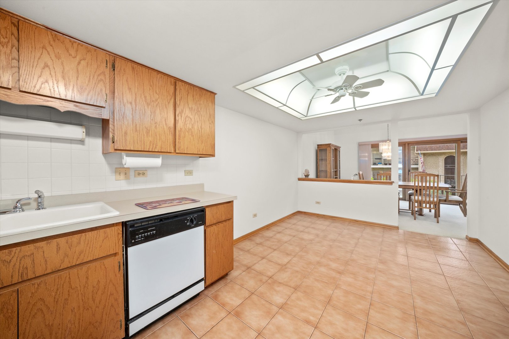 9026 Del Prado Drive #2N, Palos Hills, IL 60465