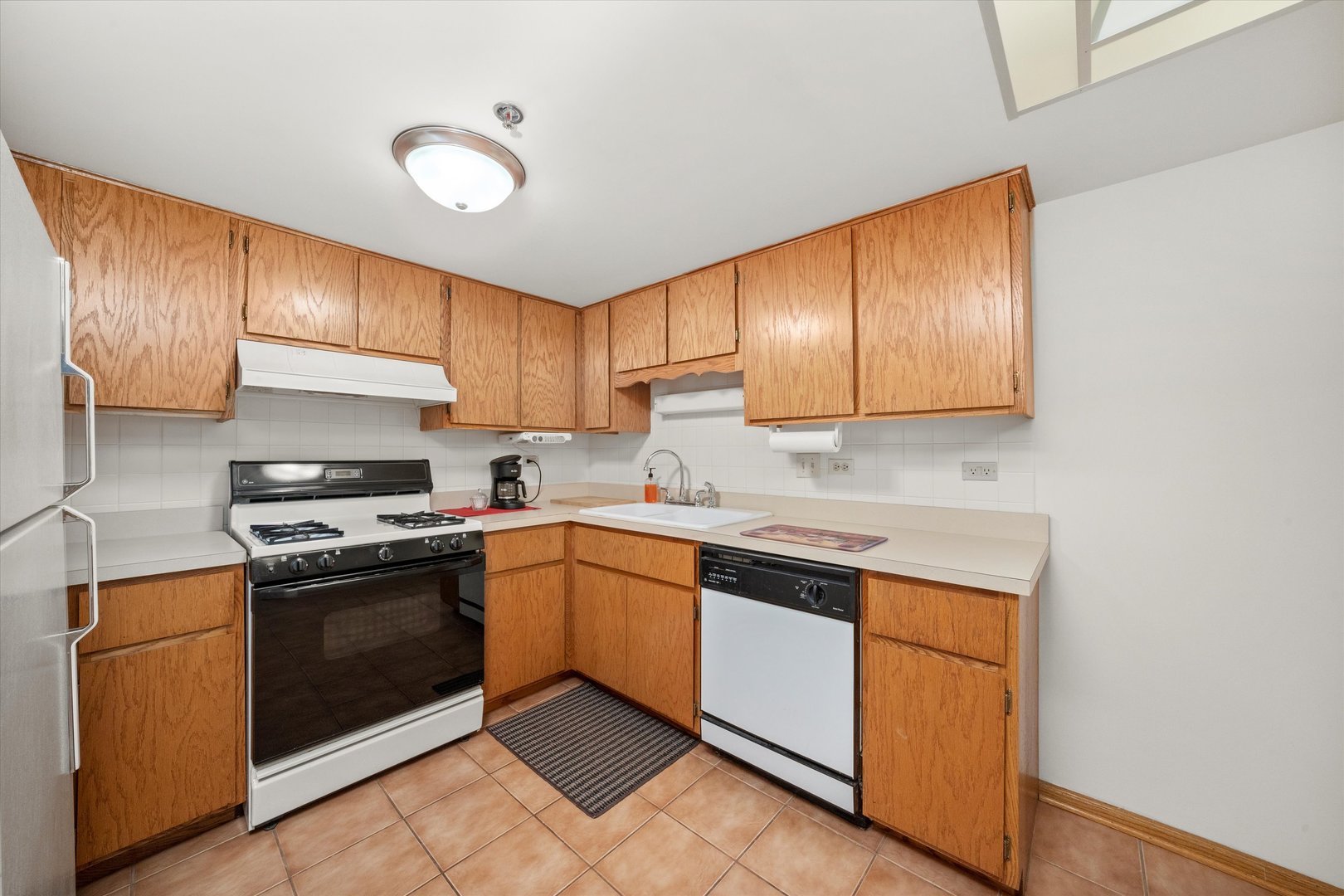 9026 Del Prado Drive #2N, Palos Hills, IL 60465