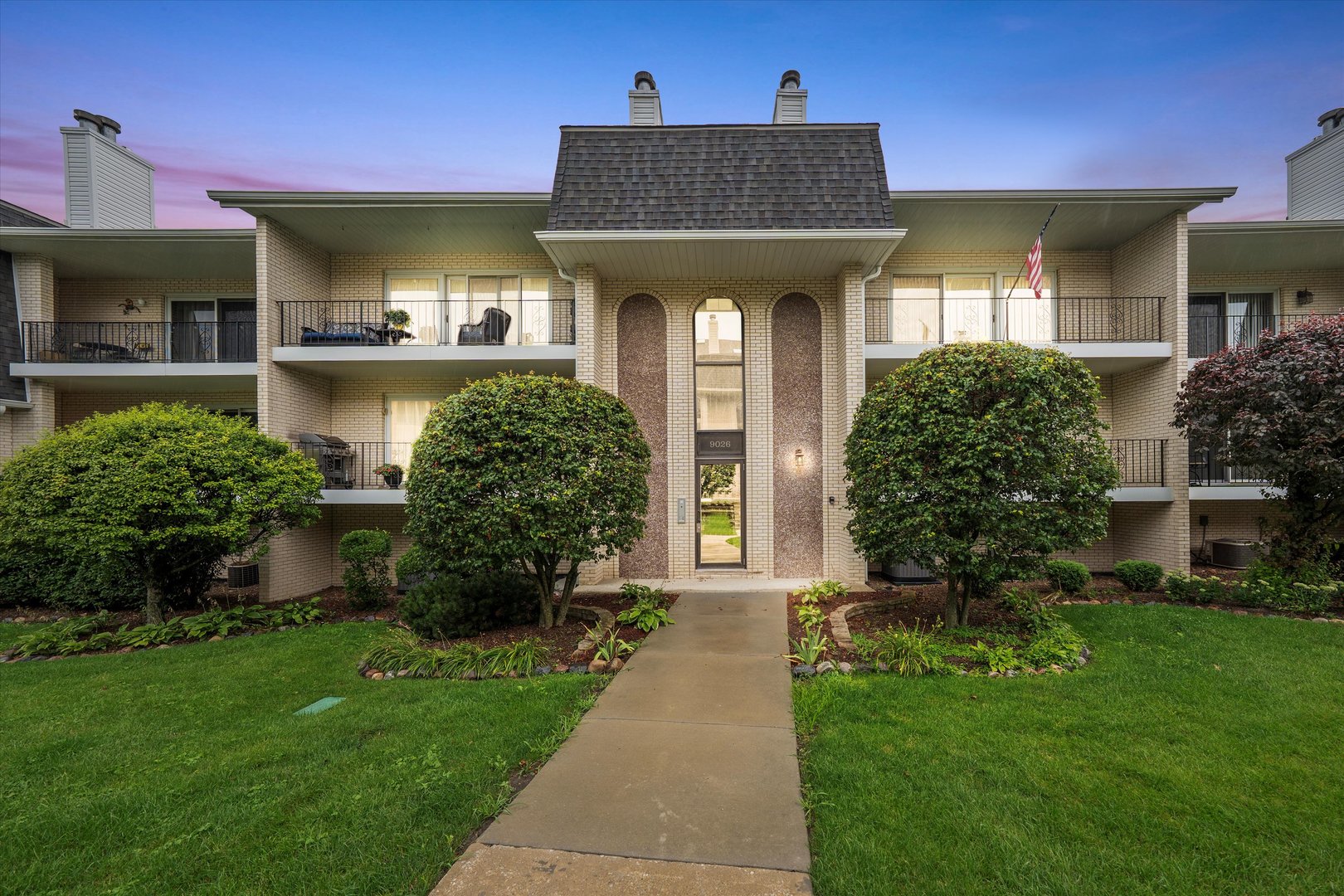 9026 Del Prado Drive #2N, Palos Hills, IL 60465