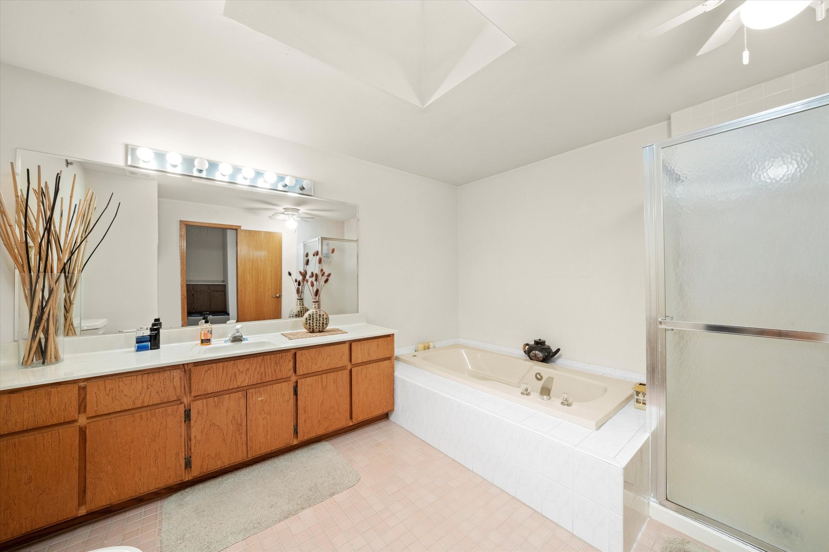 9026 Del Prado Drive #2N, Palos Hills, IL 60465