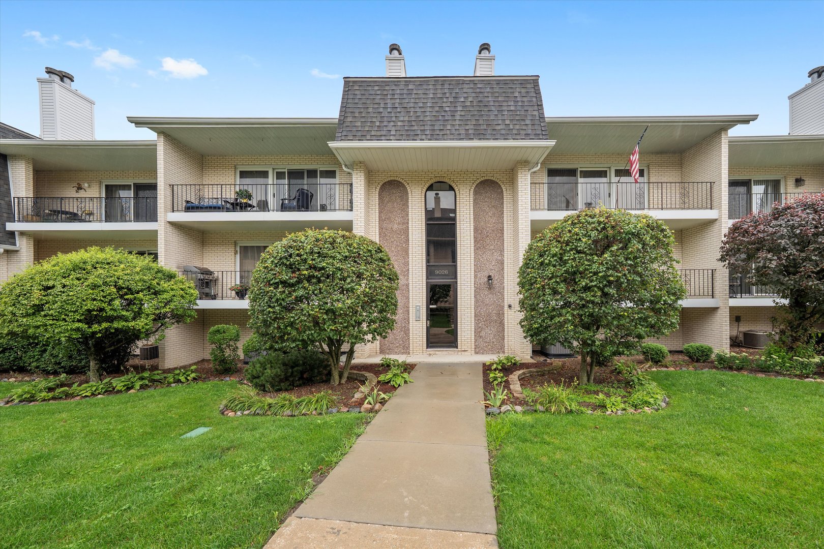 9026 Del Prado Drive #2N, Palos Hills, IL 60465