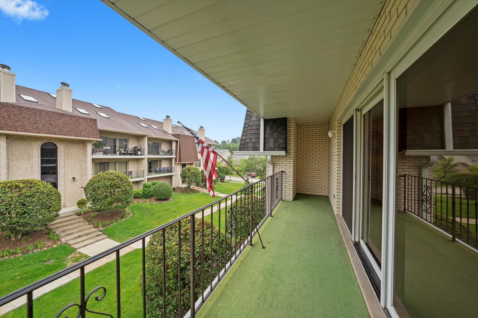 9026 Del Prado Drive #2N, Palos Hills, IL 60465