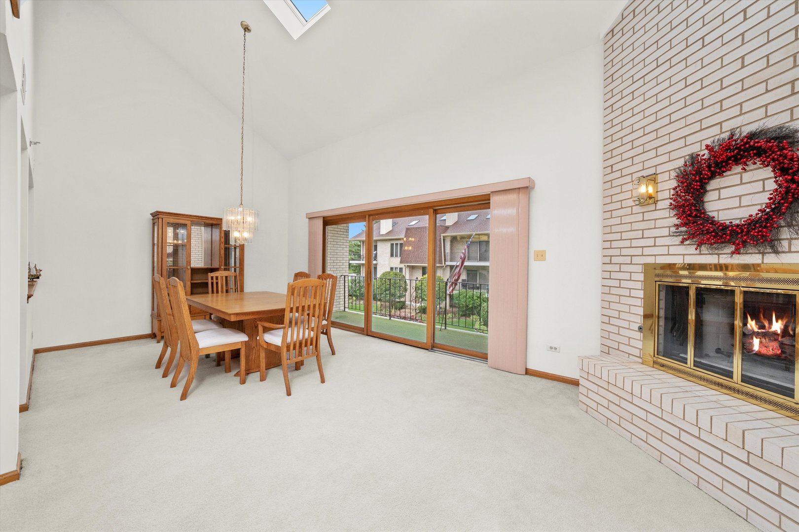 9026 Del Prado Drive #2N, Palos Hills, IL 60465