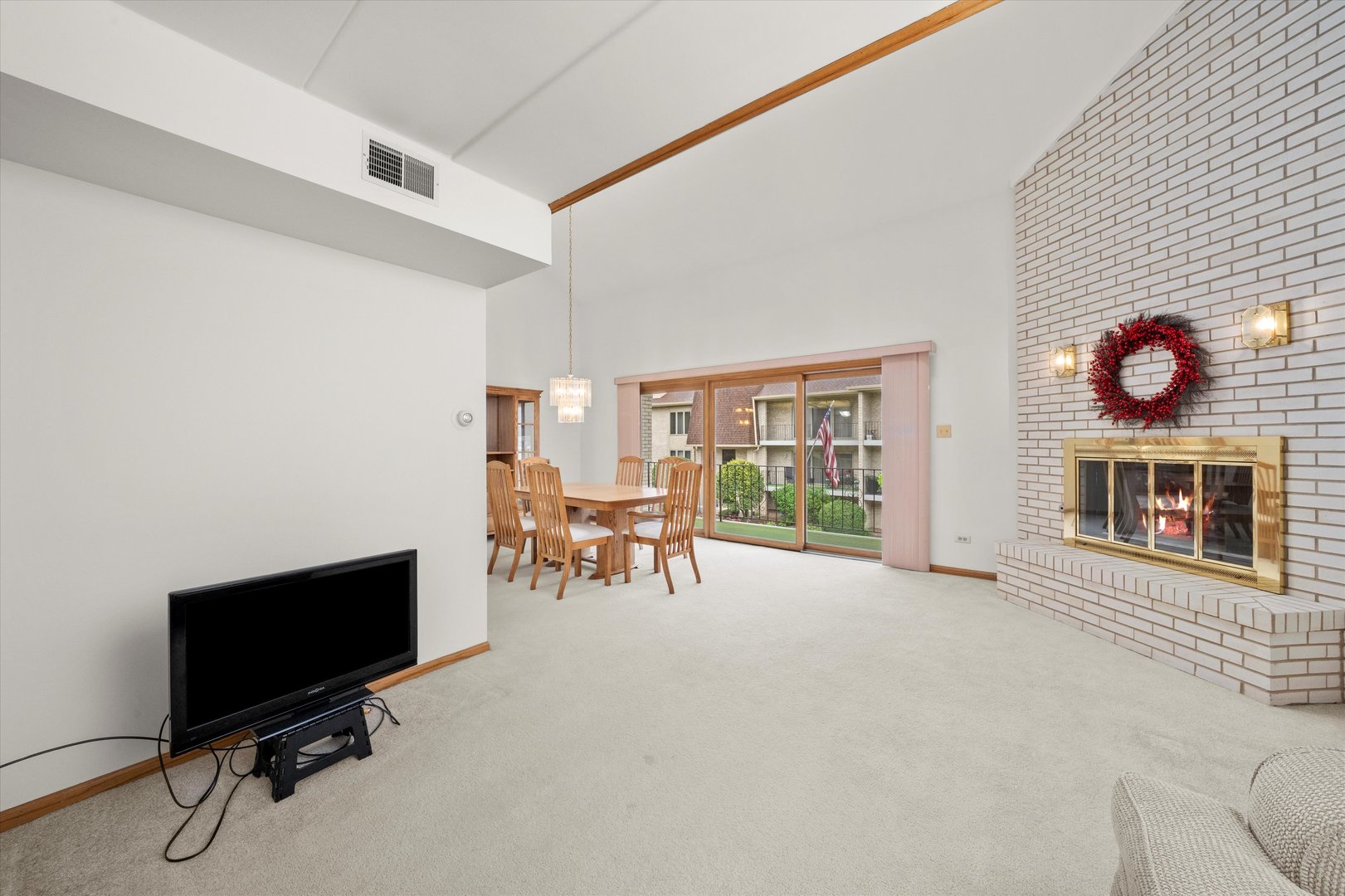9026 Del Prado Drive #2N, Palos Hills, IL 60465