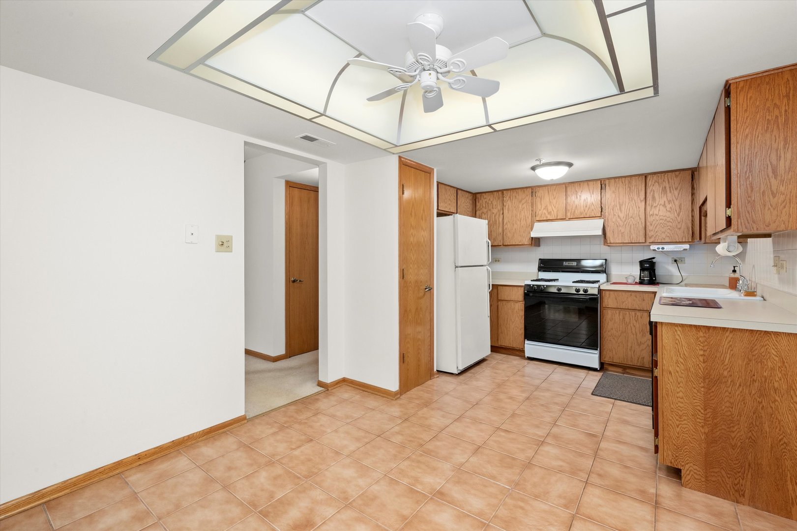 9026 Del Prado Drive #2N, Palos Hills, IL 60465