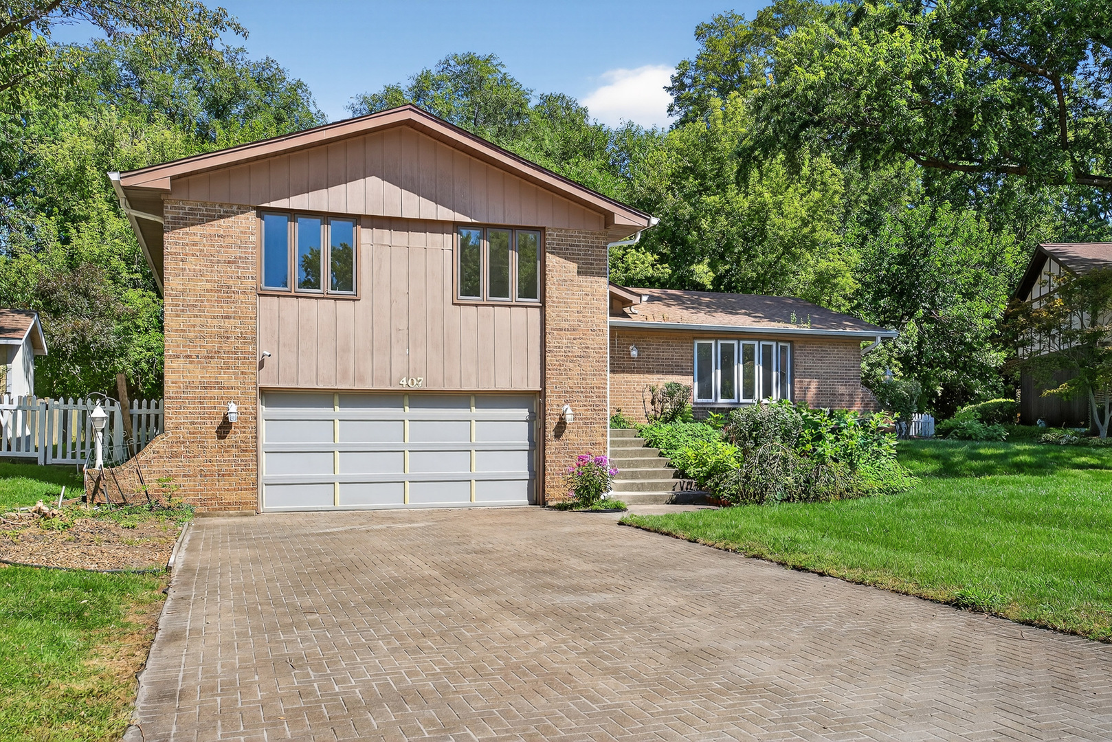 407 Brad Court, Naperville, IL 60565