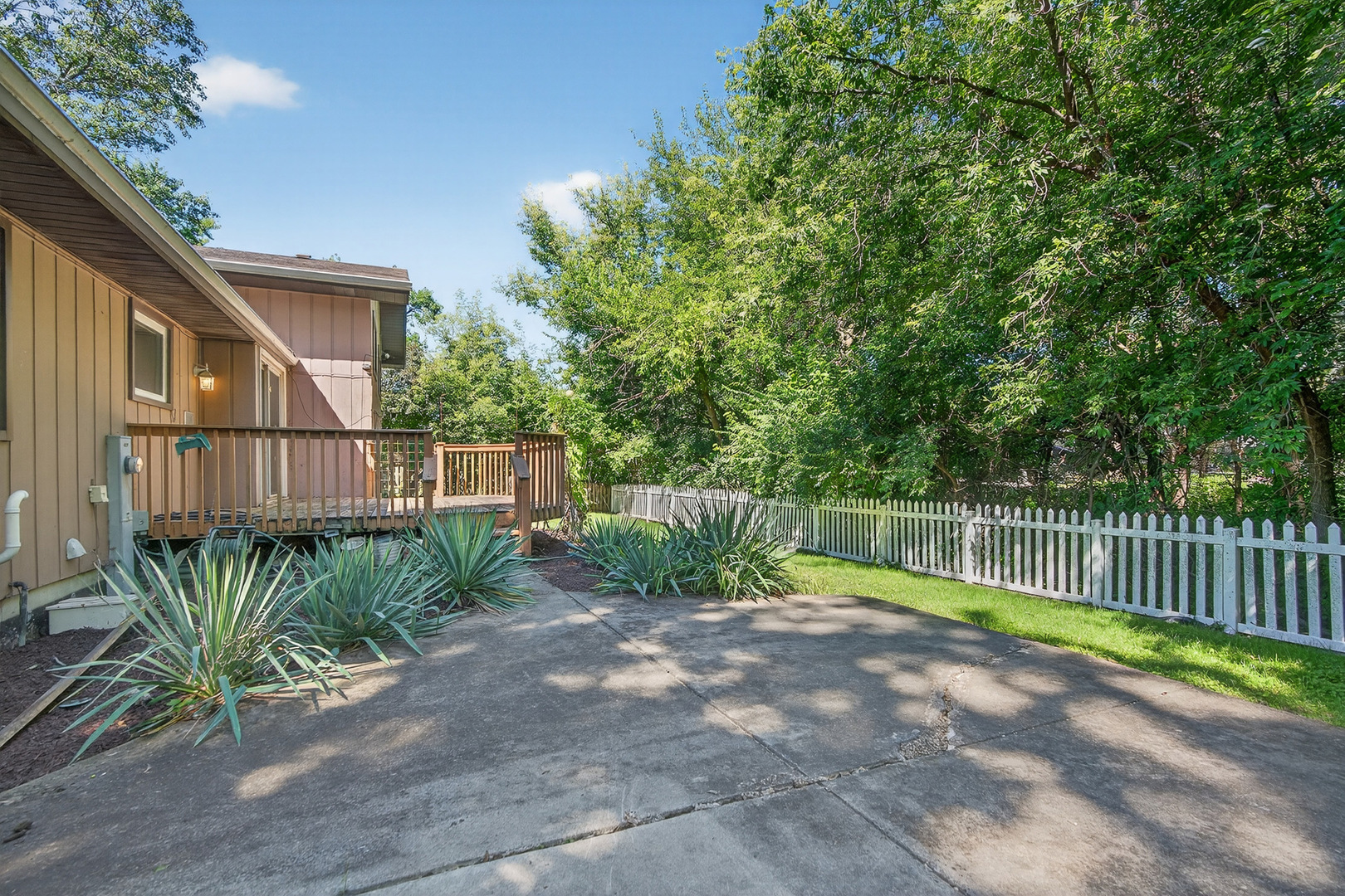 407 Brad Court, Naperville, IL 60565