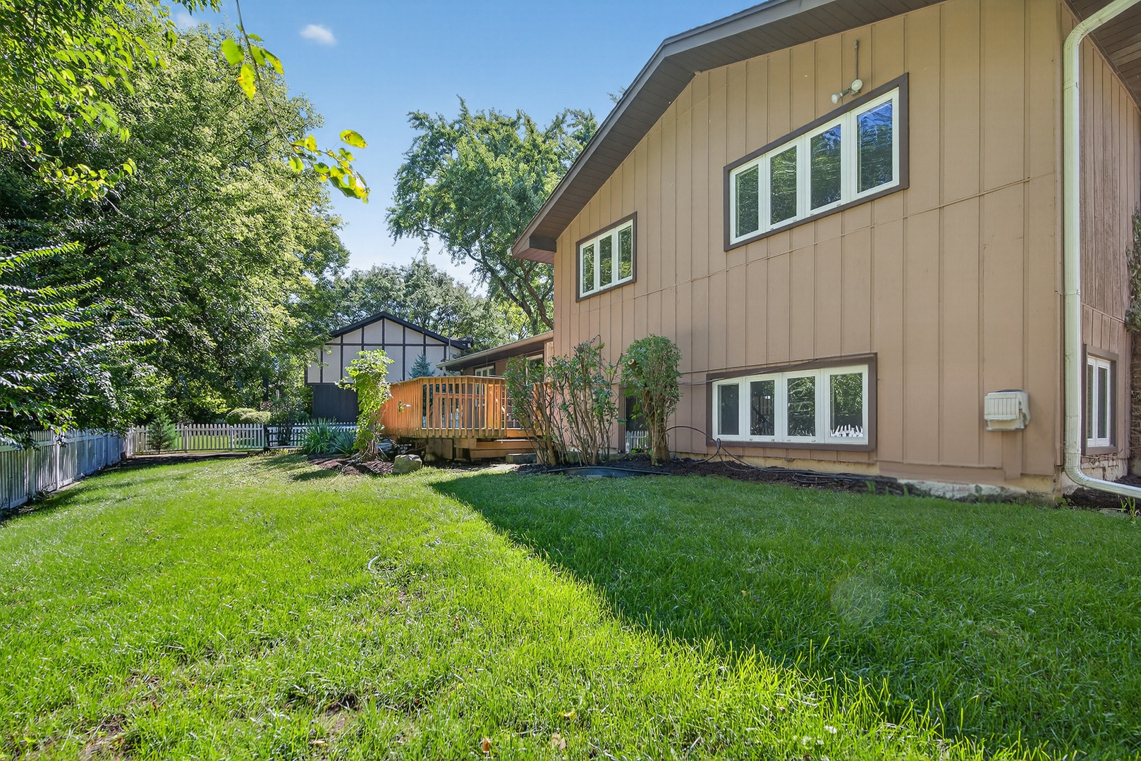407 Brad Court, Naperville, IL 60565