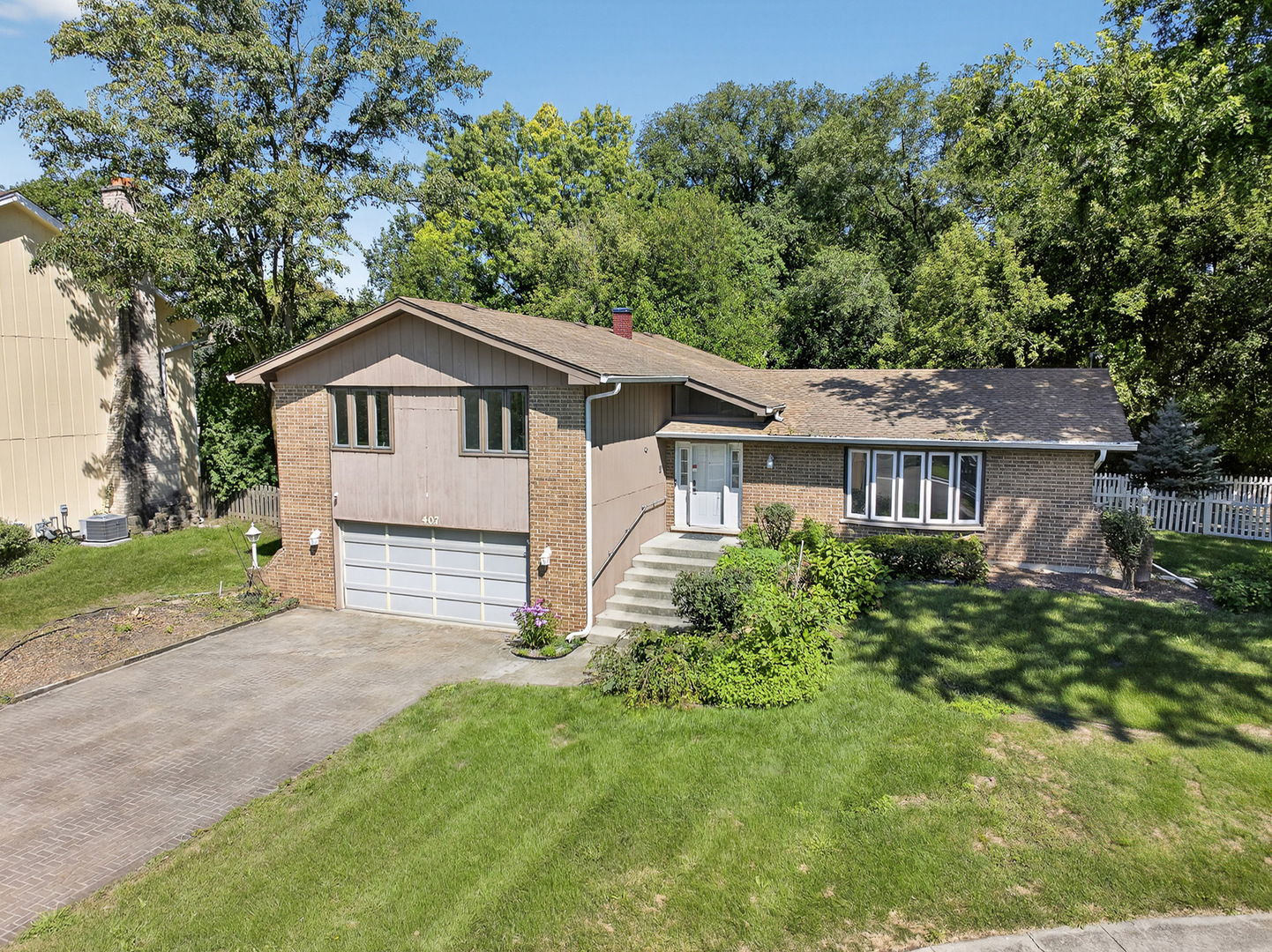 407 Brad Court, Naperville, IL 60565