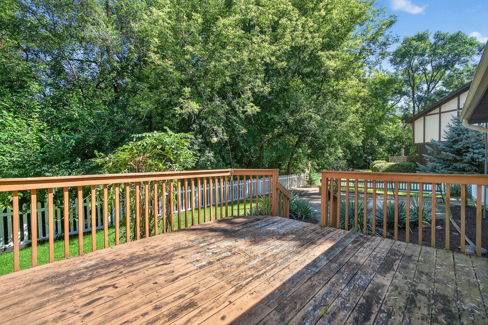 407 Brad Court, Naperville, IL 60565