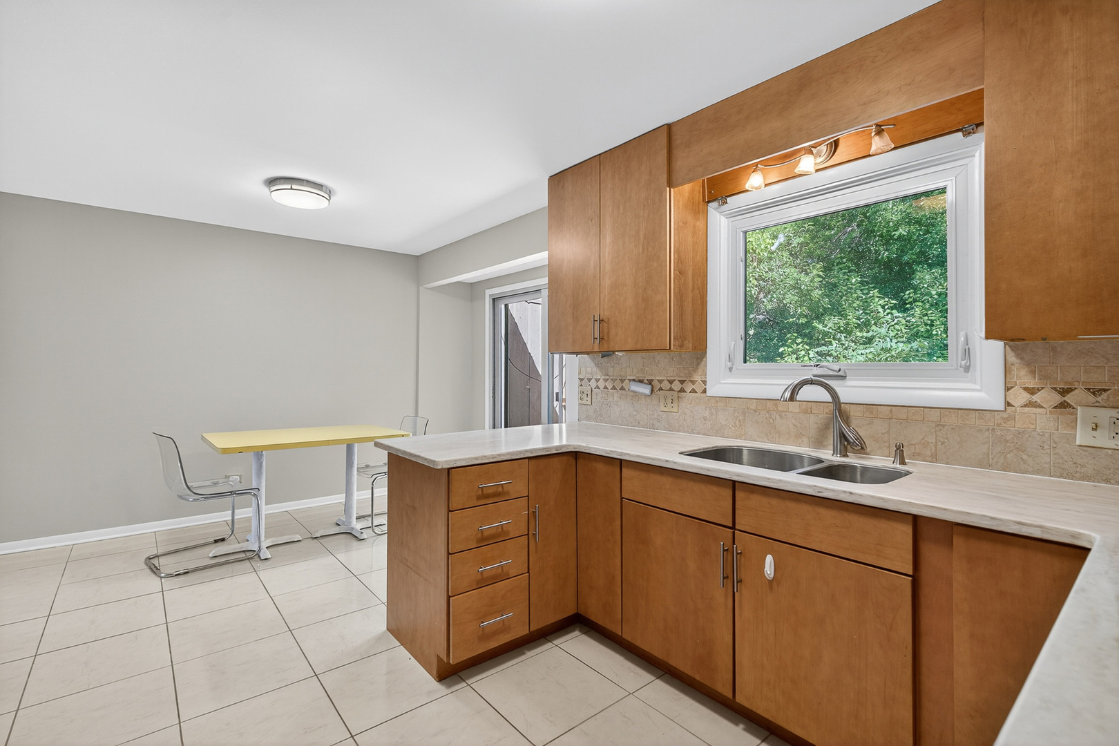 407 Brad Court, Naperville, IL 60565