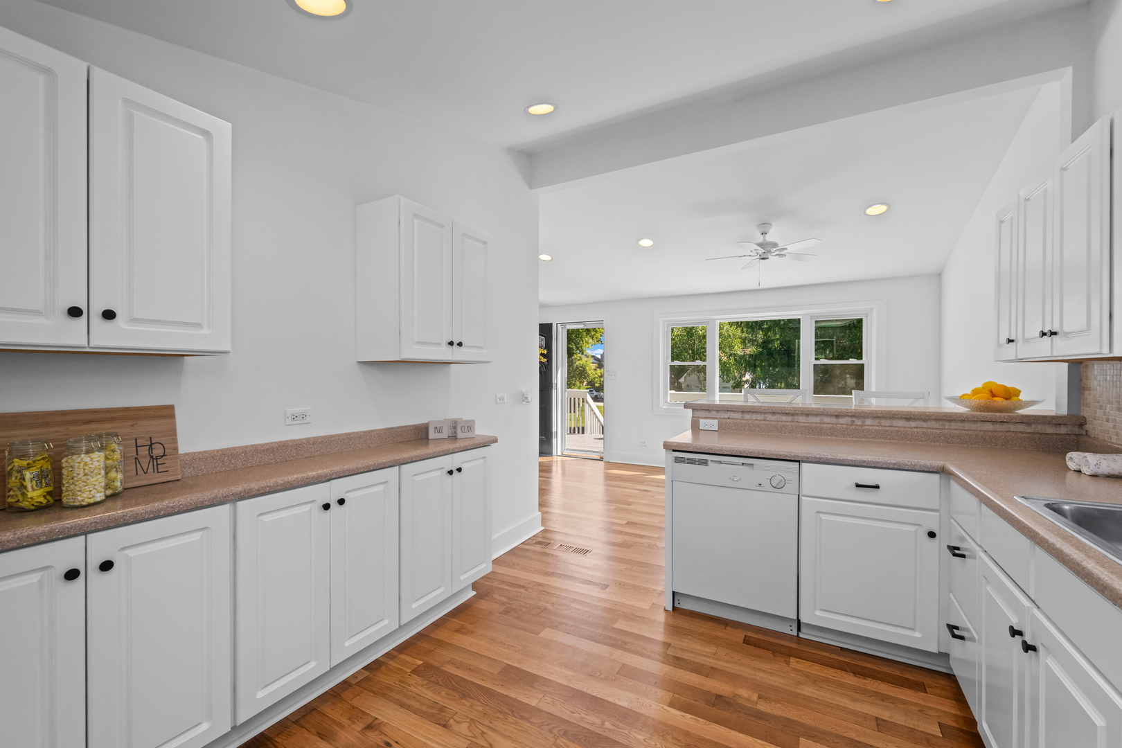 3817 W LAKE SHORE Drive, Wonder Lake, IL 60097