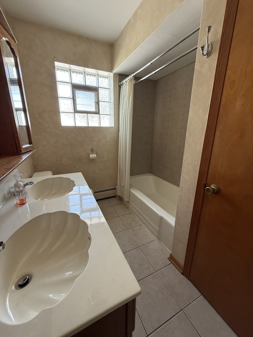 1712 N 35th Avenue, Stone Park, IL 60165