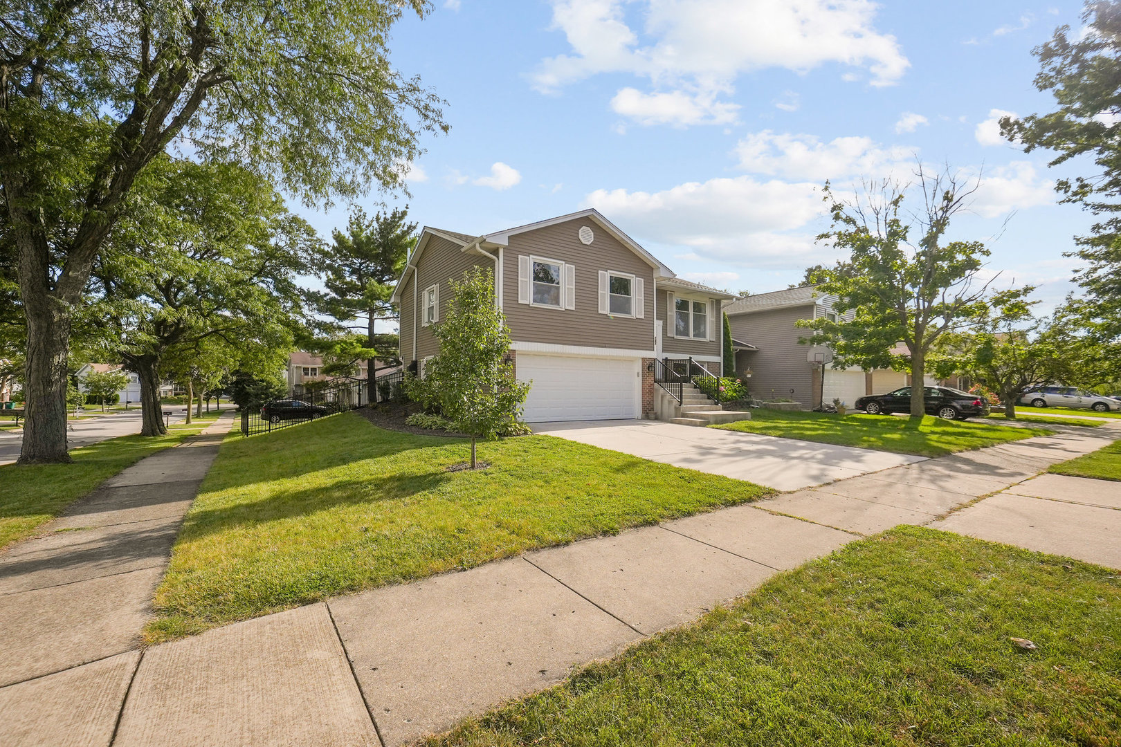 147 Majestic Drive, Lombard, IL 60148