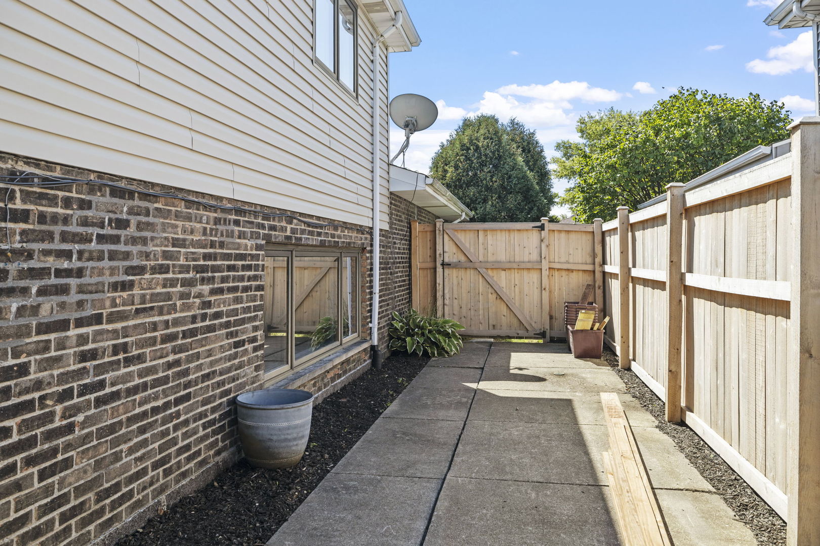 8440 Surrey Drive, Tinley Park, IL 60487