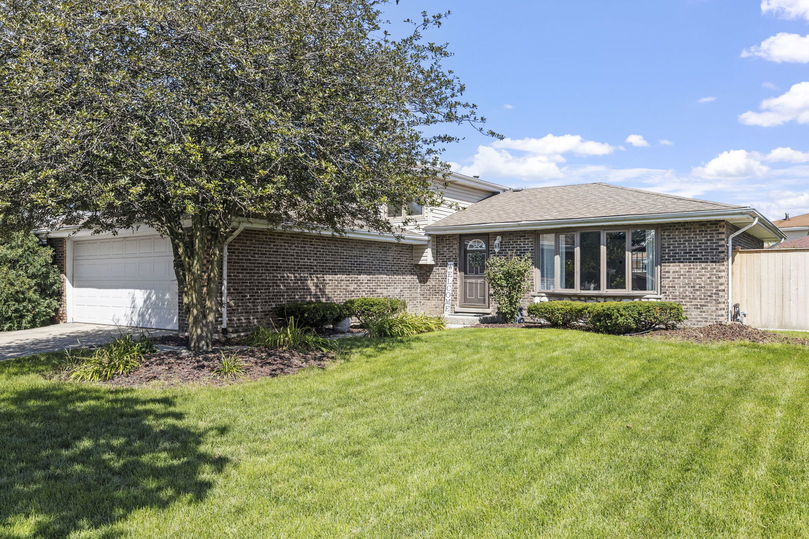 8440 Surrey Drive, Tinley Park, IL 60487