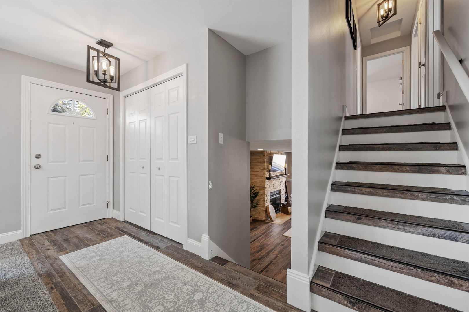8440 Surrey Drive, Tinley Park, IL 60487