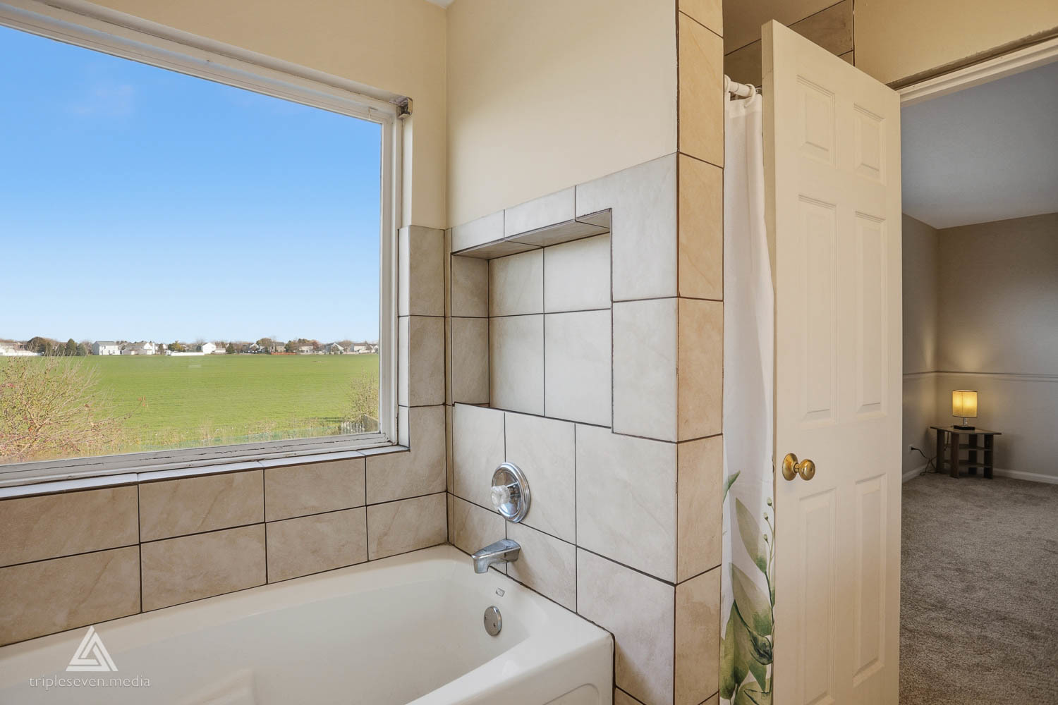 10828 BRAEMAR Parkway, Huntley, IL 60142