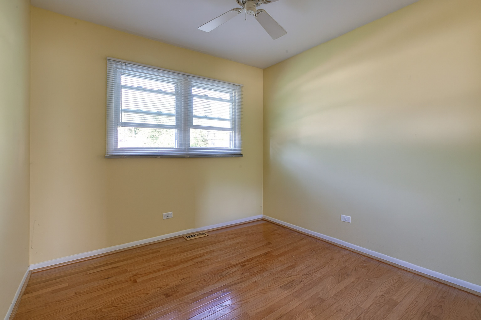 36661 N Oakwood Drive, Lake Villa, IL 60046