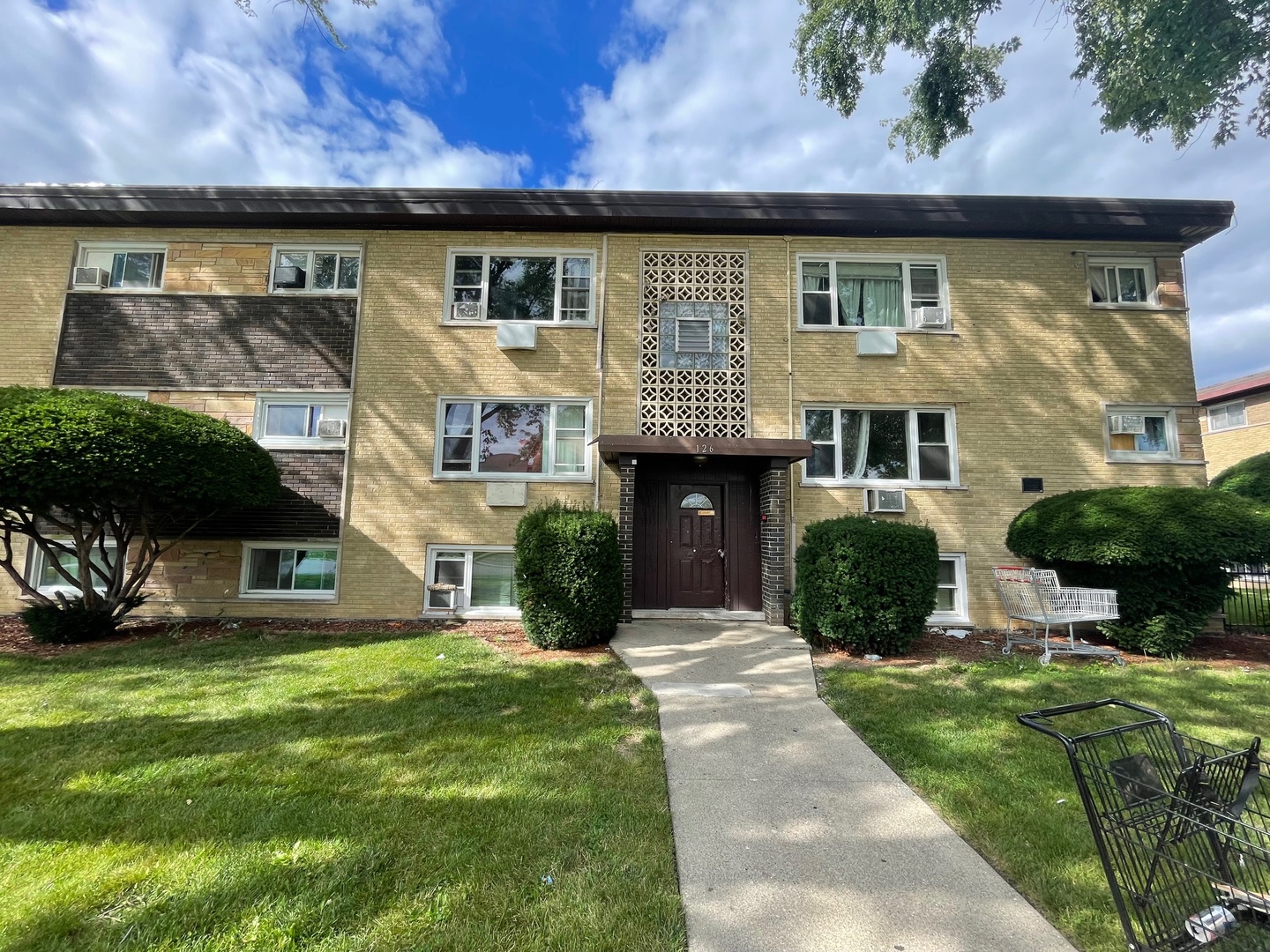 86 W Elizabeth Drive, Addison, IL 60101