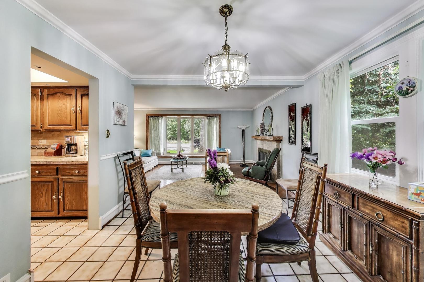 5533 N Forest Glen Avenue, Chicago, IL 60630