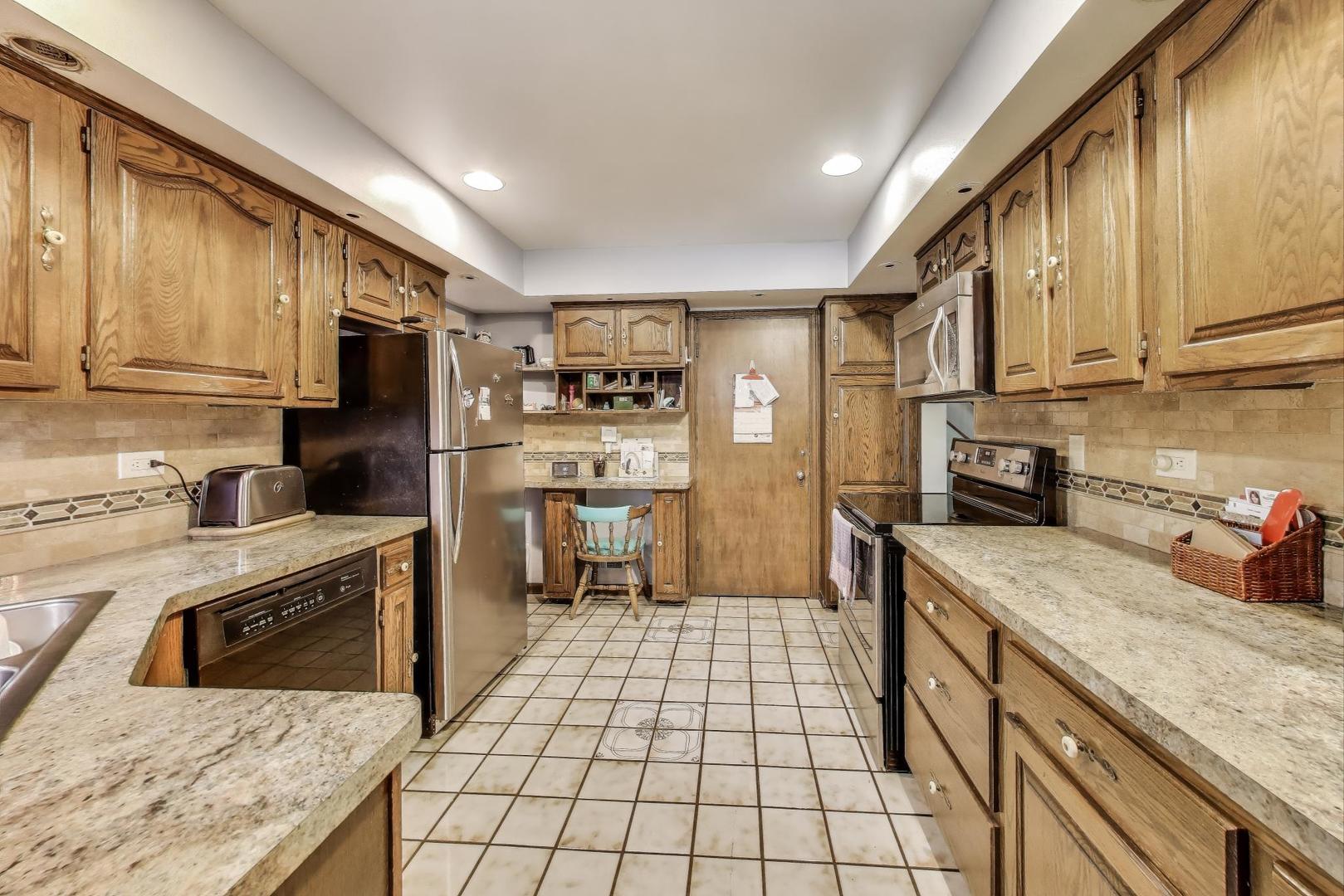 5533 N Forest Glen Avenue, Chicago, IL 60630