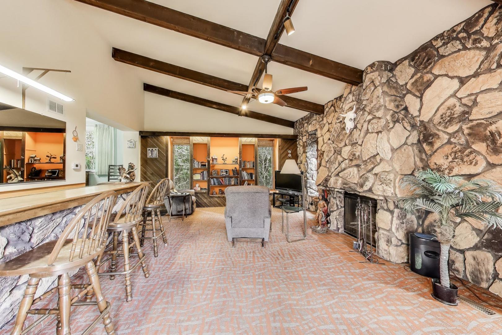 5533 N Forest Glen Avenue, Chicago, IL 60630