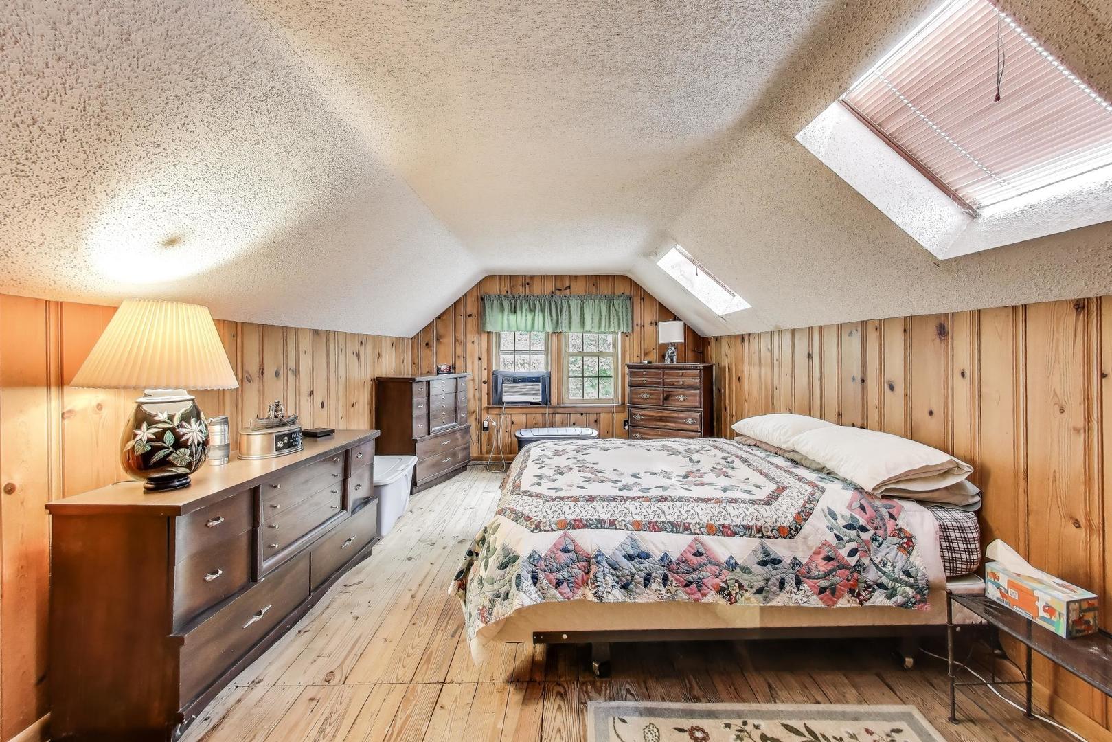 5533 N Forest Glen Avenue, Chicago, IL 60630