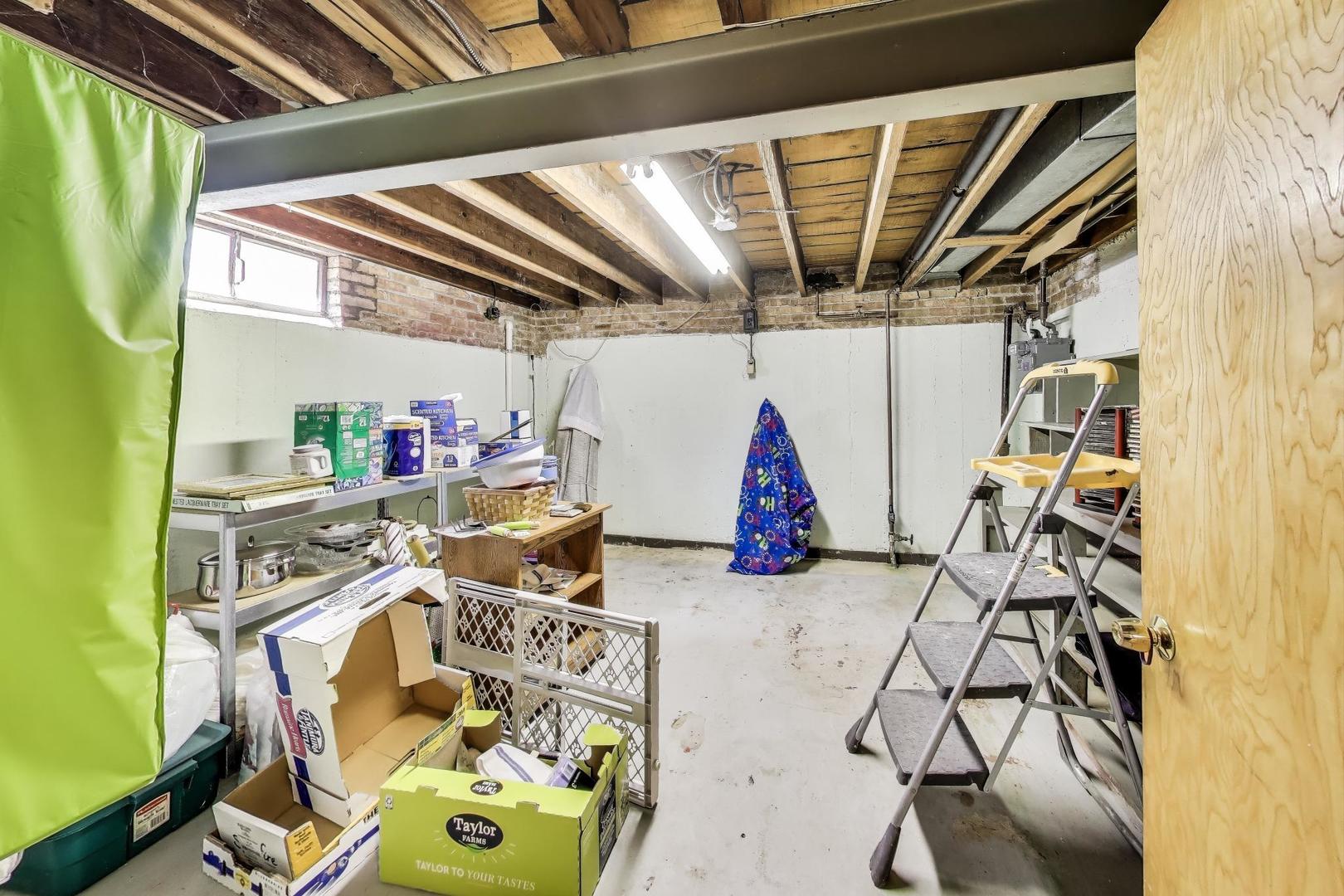 5533 N Forest Glen Avenue, Chicago, IL 60630