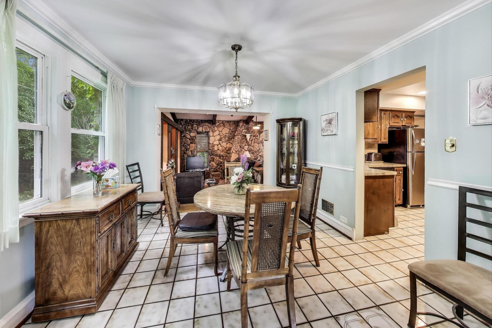 5533 N Forest Glen Avenue, Chicago, IL 60630