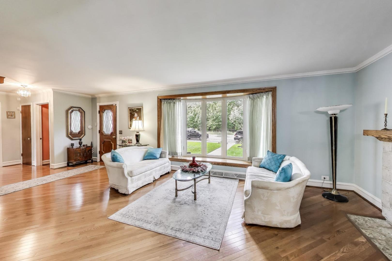 5533 N Forest Glen Avenue, Chicago, IL 60630