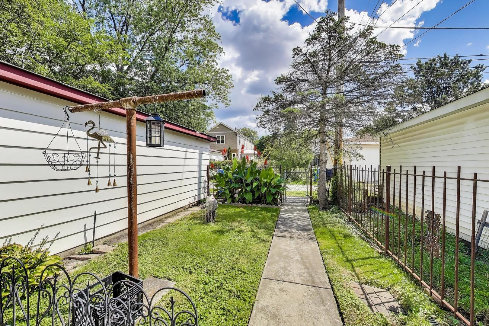 5533 N Forest Glen Avenue, Chicago, IL 60630