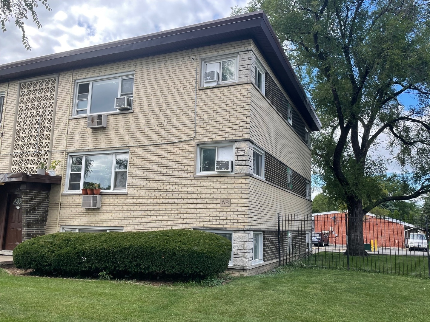 68 W Elizabeth Drive, Addison, IL 60101