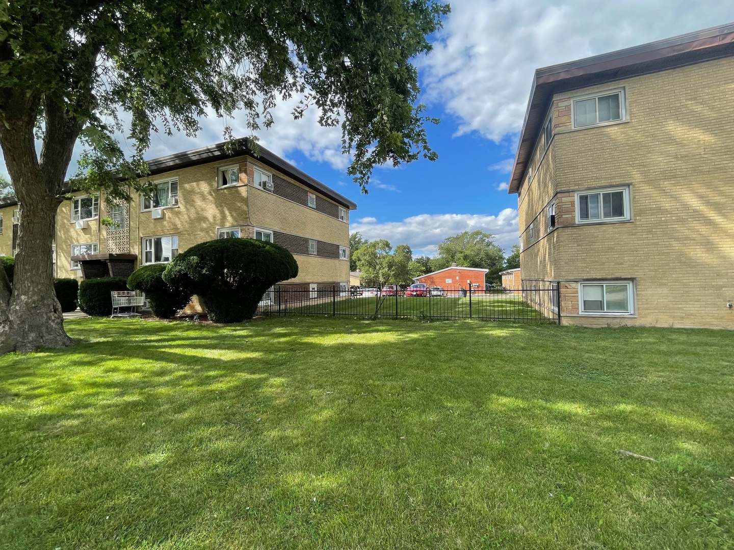 126 W Elizabeth Drive, Addison, IL 60101