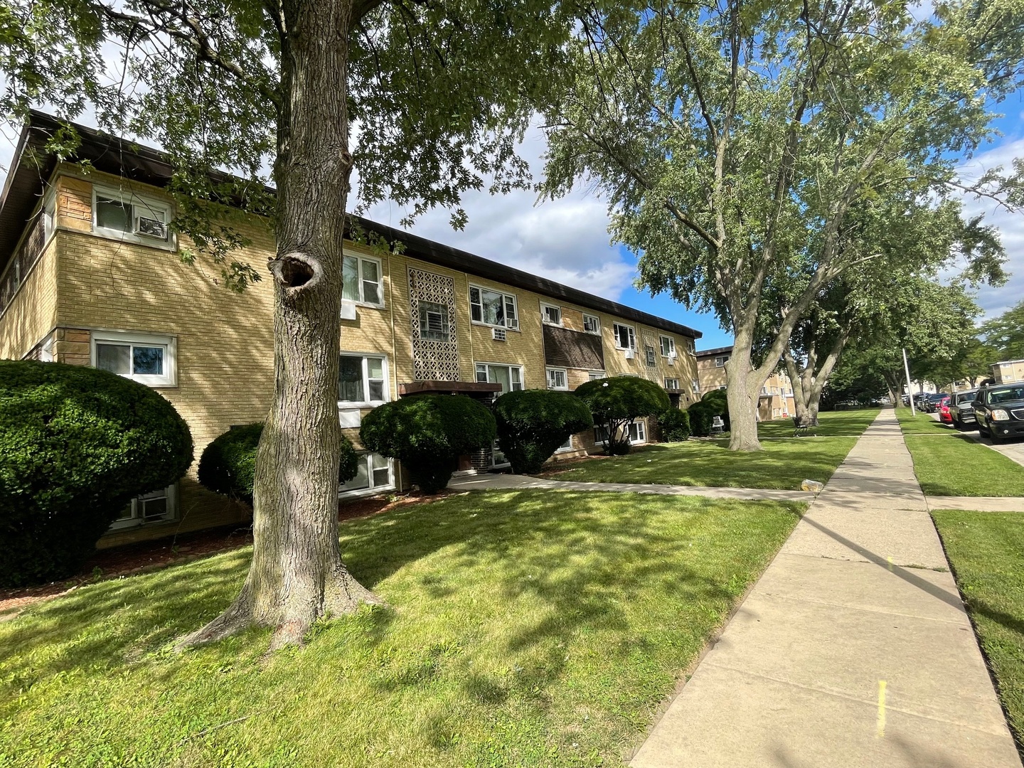 126 W Elizabeth Drive, Addison, IL 60101